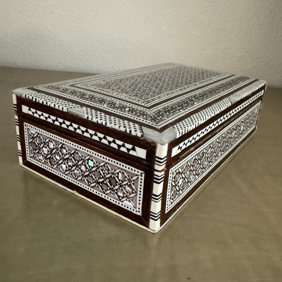 Moorish Handcrafted Middle Eastern Mosaic Inlaid Decorative Box - Picture 5 of 16